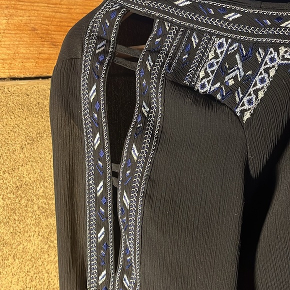Black sheer overlay embroidered blouse. - Picture 2 of 6